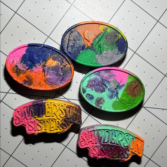 Sanderson Sisters Colorful Craft crayons - Picture 3 of 4
